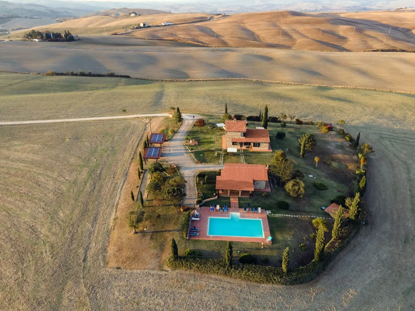 Casale con piscina sulle colline di Ambra