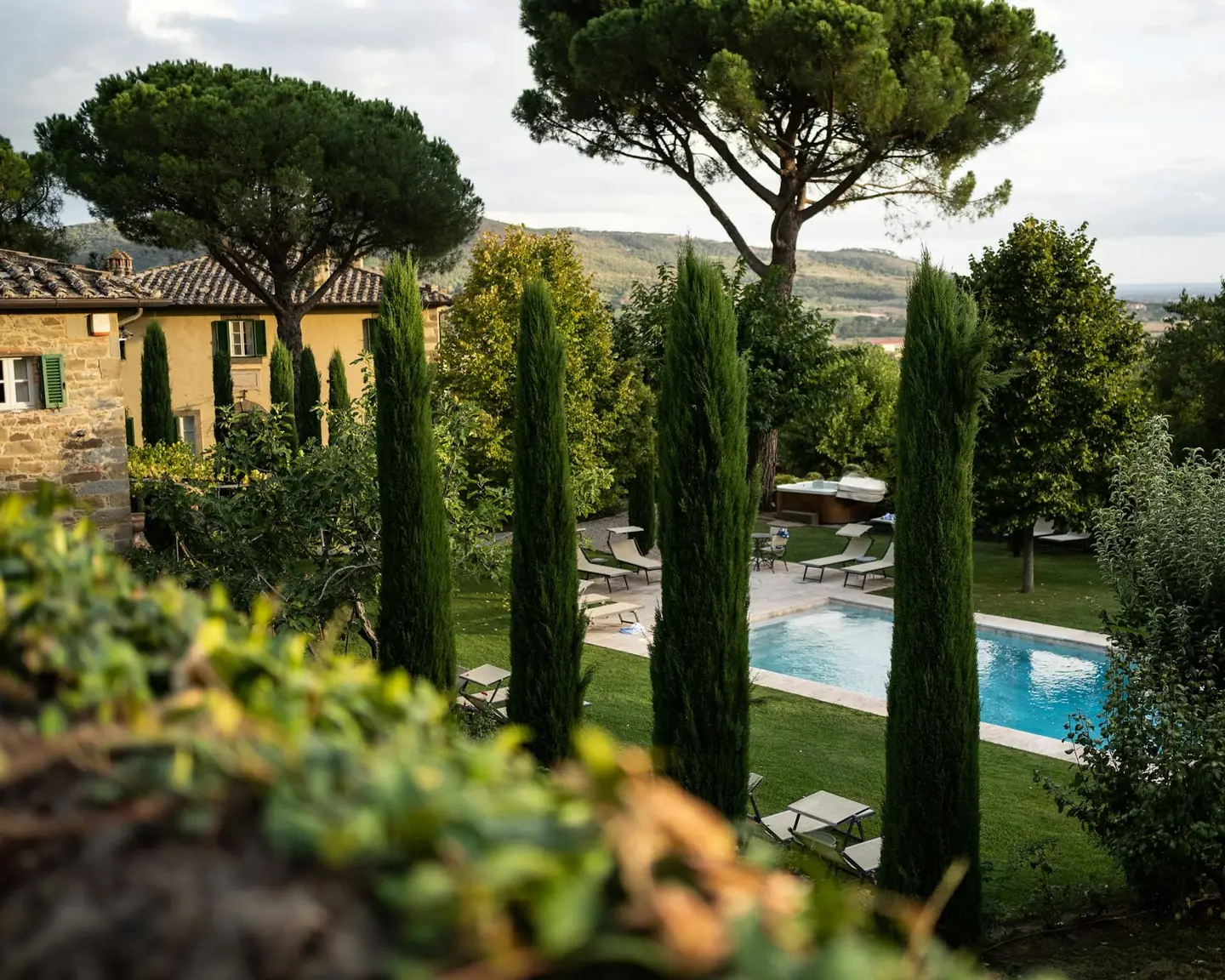 Villa in pietra con piscina tra gli olivi di Moncioni – Foto 2 di 9