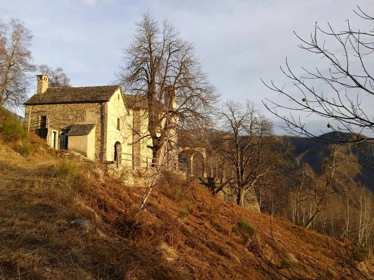 Rustico in pietra con terreno vicino a Pergine – Foto 2 di 6