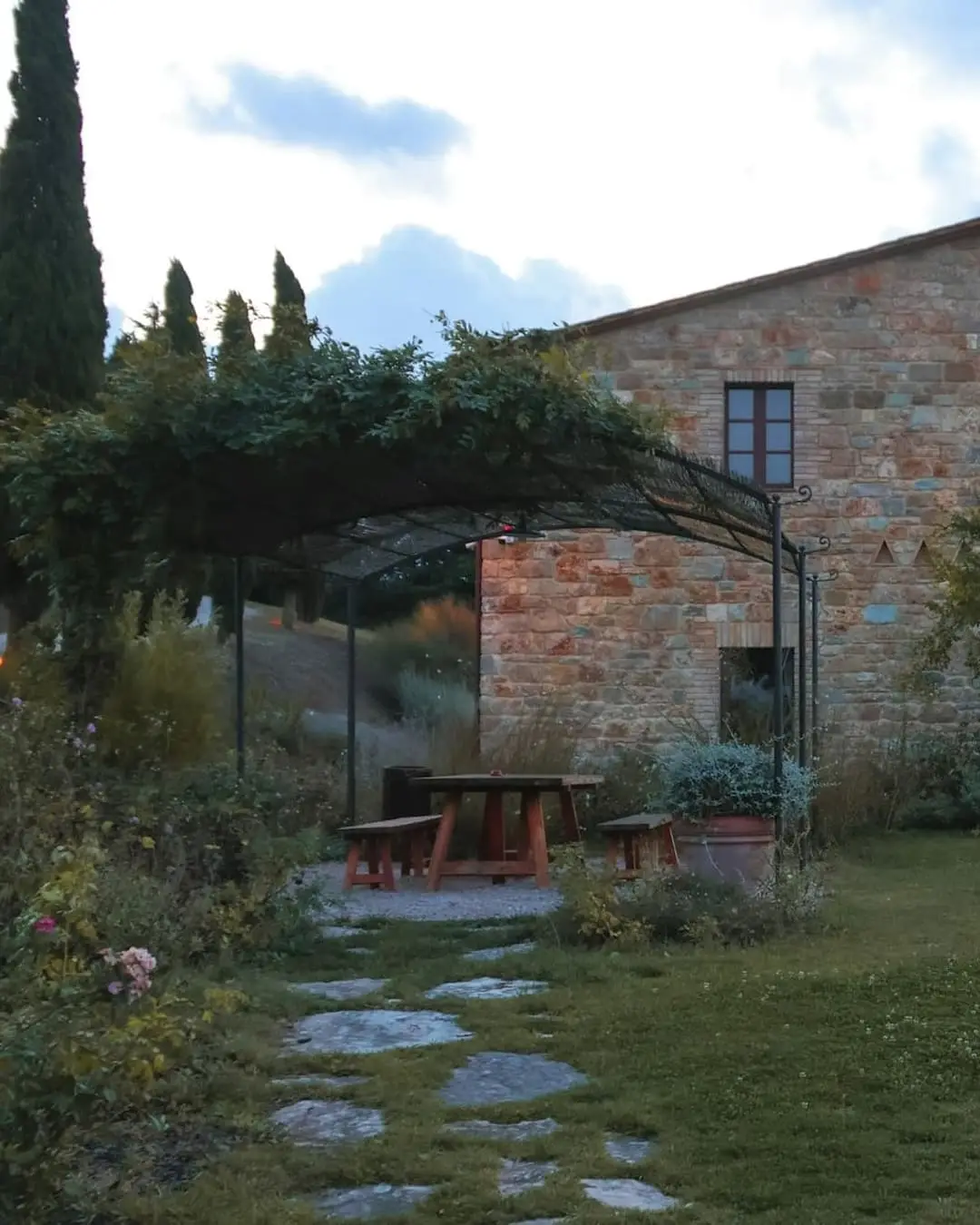 Casale in pietra con oliveta a Pietrapiana